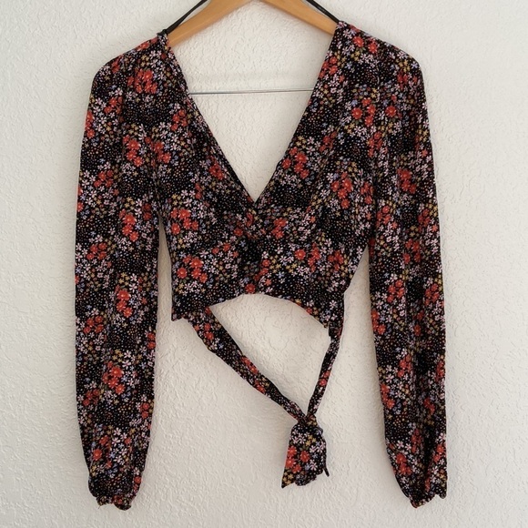 Forever 21 Tops - Floral V Neck Crop Top with Tie Front and Side Zipper - Medium